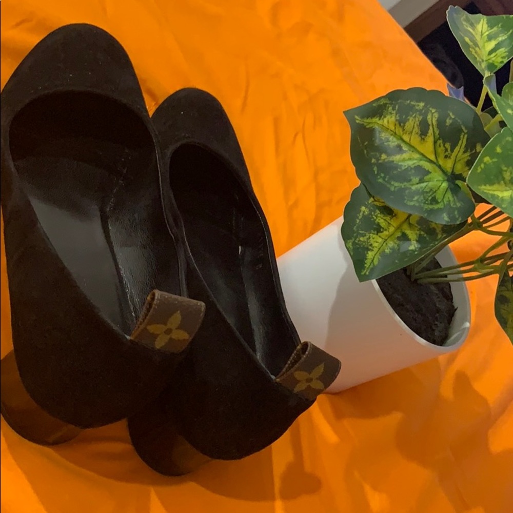 Louis Vuitton flat shoes